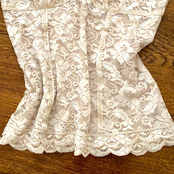 Express tank top lined w/lace overlay  Nice weight - Picture 3 of 9